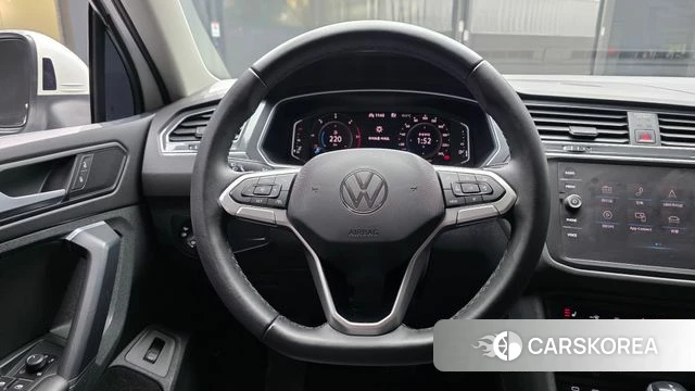 Volkswagen Tiguan second Generation 2022 Белый из Кореи, фото 4