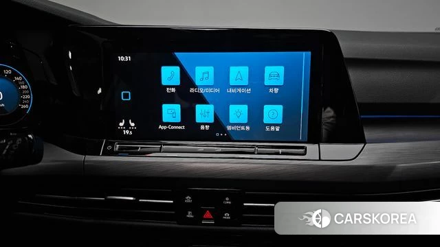 Volkswagen Golf 8th Generation 2023 Белый из Кореи, фото 4