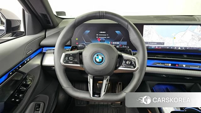 BMW 5 Series (G60) 2025 Черный из Кореи, фото 4