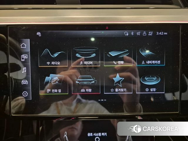 Audi e-Tron 2023 Белый из Кореи, фото 4
