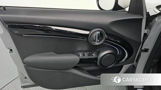 Mini Cooper 2022 Серебряный из Кореи, фото 4