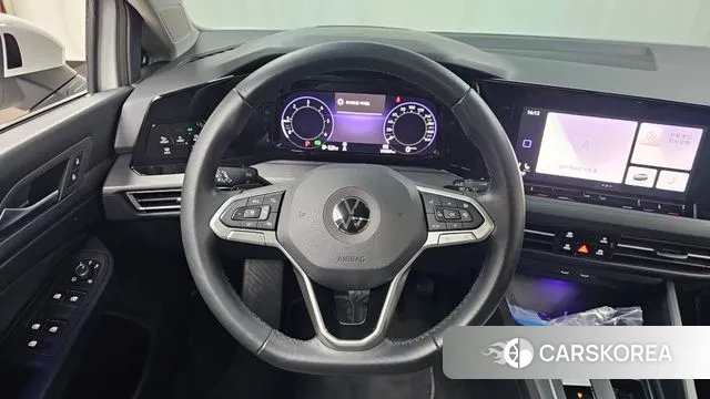 Volkswagen Golf 8th Generation 2022 Белый из Кореи, фото 4
