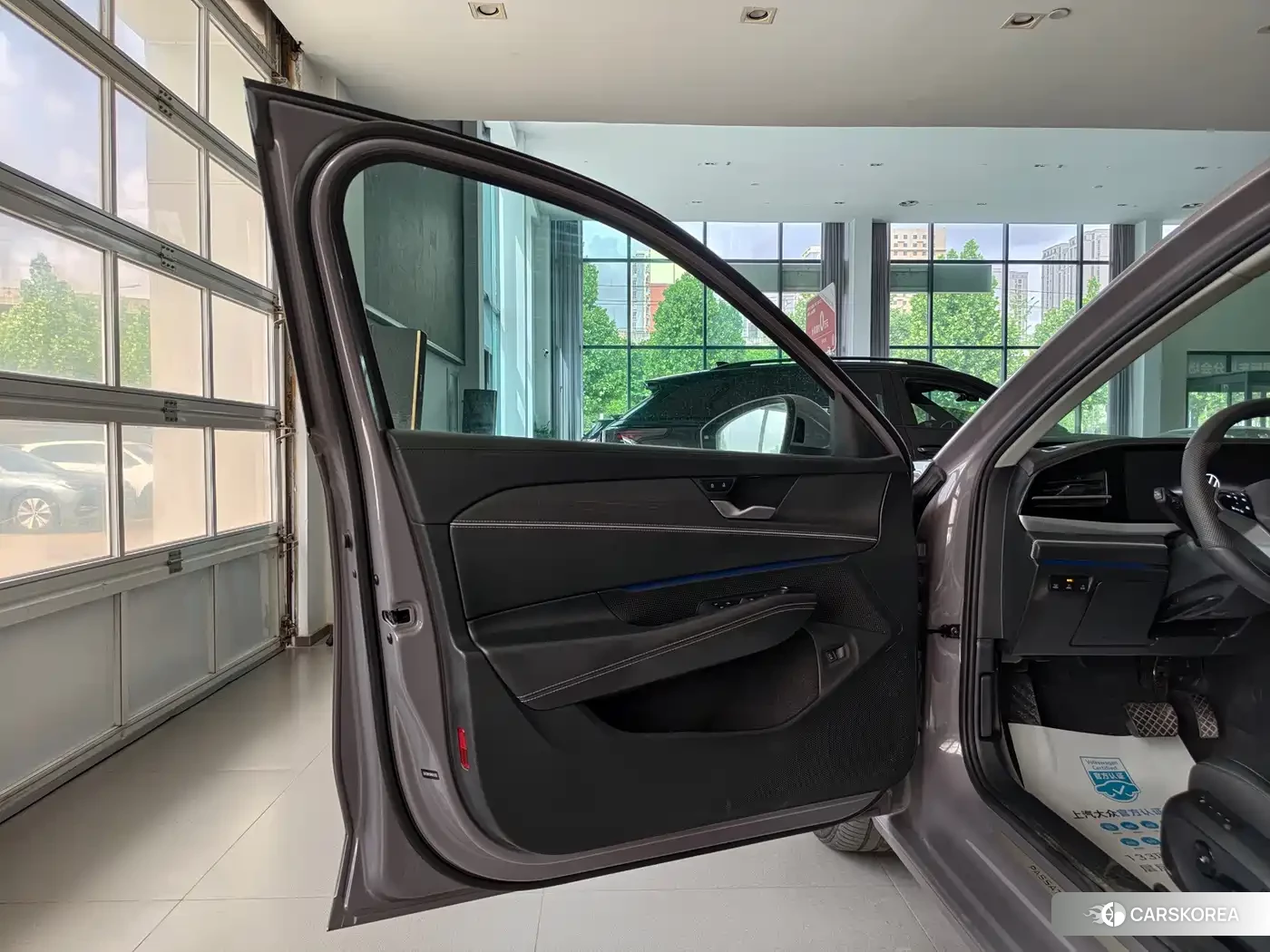 Volkswagen Passat 2024 Silver/gray из Китая, фото 4