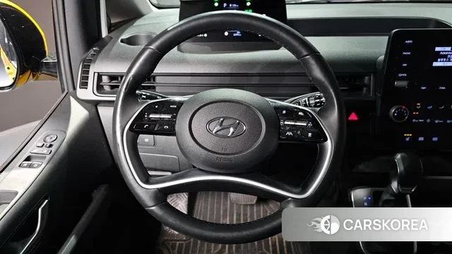 Hyundai Staria 2023 Желтый из Кореи, фото 4