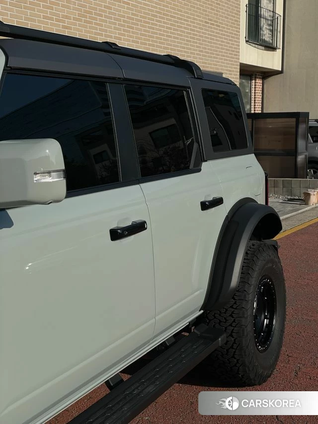 Ford Bronco 6th Generation 2023 Черный из Кореи, фото 4