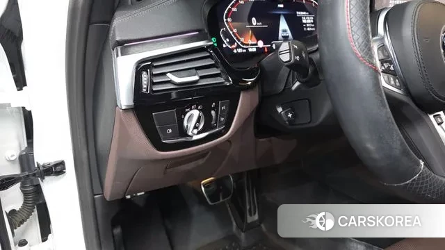 BMW 5 Series (G30) 2023 Белый из Кореи, фото 4