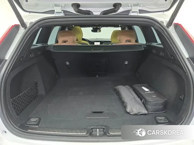 Volvo V60 Cross-Country 2nd Generation 2025 Белый из Кореи, фото 4