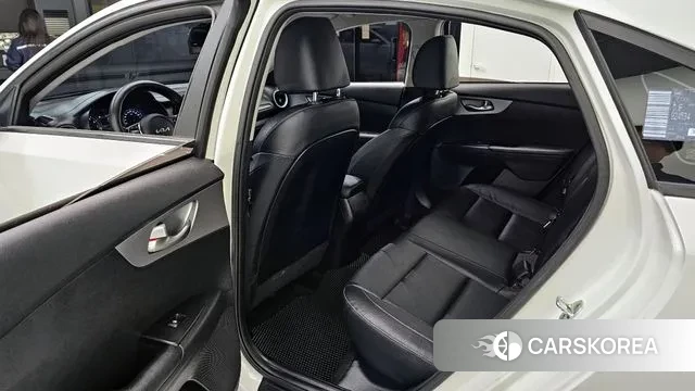 Kia The New K3 2nd generation 2021 Белый из Кореи, фото 4