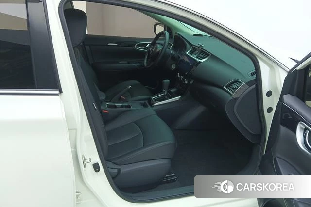 Nissan Xuan Yi 2023 Белый из Китая, фото 4