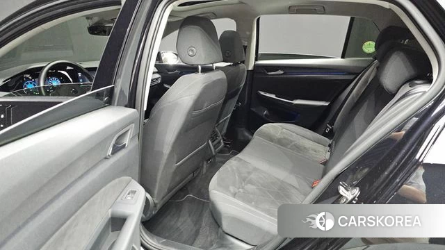 Volkswagen Golf 8th Generation 2023 Черный из Кореи, фото 4