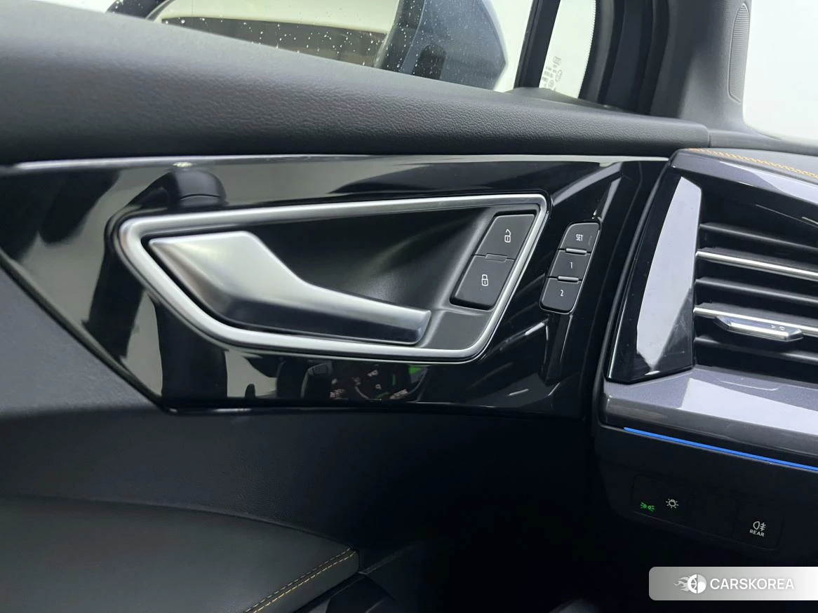 Audi Q4 e-tron 2023 Серебристо-серый из Китая, фото 4