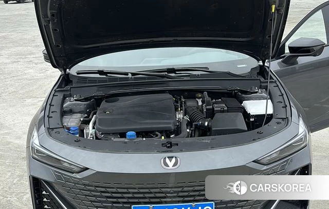 Chang'an UNI-V 2024 Темно-серый из Китая, фото 4