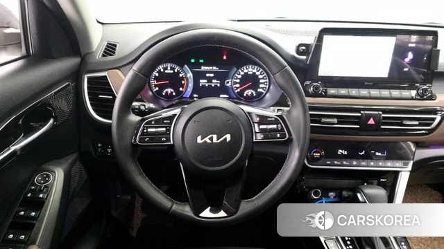 Kia Seltos 2022 Белый из Кореи, фото 4
