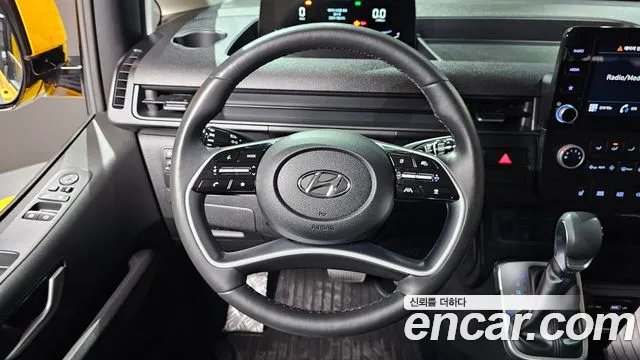 Hyundai Staria 2023 Желтый из Кореи, фото 4