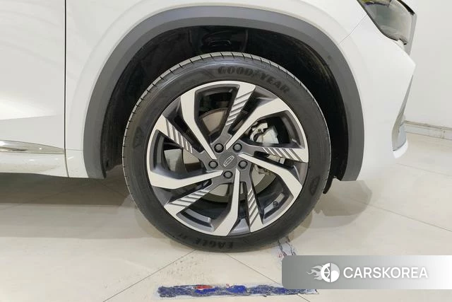 Geely Automobile Xingyue L 2024 Белый из Китая, фото 4