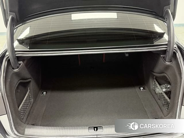 Audi A4L 2022 Темно-серый из Китая, фото 4