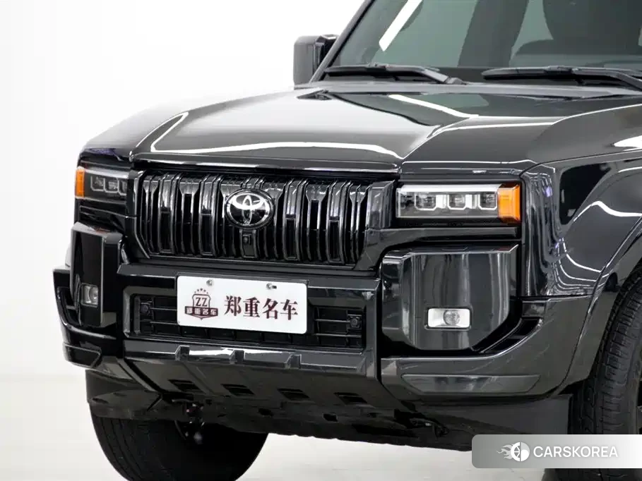 Toyota Land Cruiser 2026 Черный из Китая, фото 4
