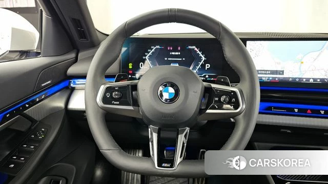 BMW 5 Series (G60) 2025 Белый из Кореи, фото 4