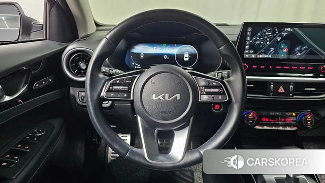 Kia The New K3 2nd generation 2023 Белый из Кореи, фото 4