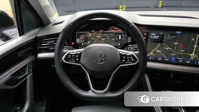 Volkswagen Touareg 3rd generation 2023 Черный из Кореи, фото 4