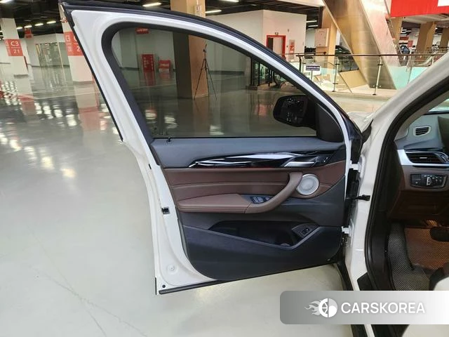 BMW X1 2023 Белый из Китая, фото 4