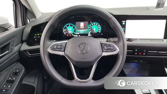 Volkswagen Golf 8th Generation 2023 Белый из Кореи, фото 4