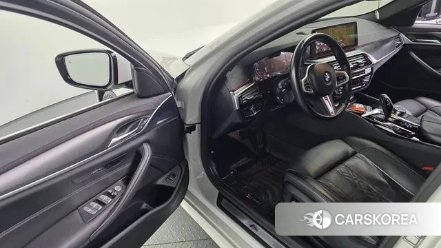 BMW 5 Series (G30) 2023 Белый из Кореи, фото 4