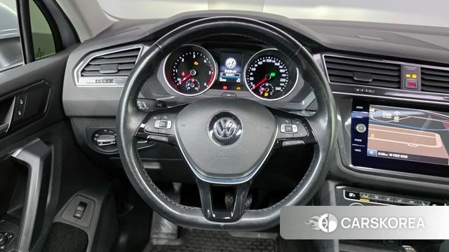 Volkswagen Tiguan second Generation 2018 Серебристо-серый из Кореи, фото 4