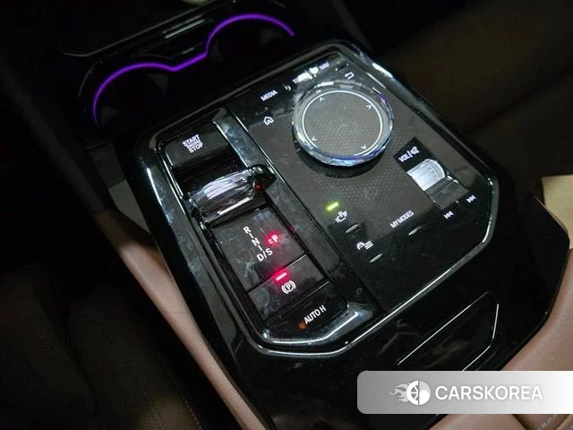 BMW 5 Series (G60) 2025 Белый из Кореи, фото 4