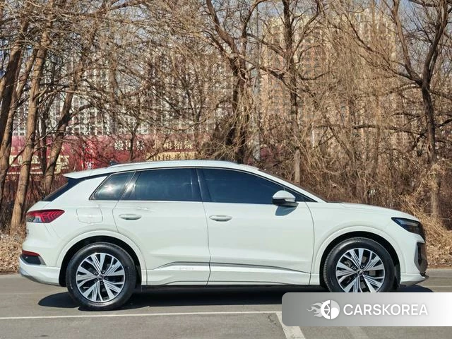 Audi Q4 e-tron 2023 Белый из Китая, фото 4