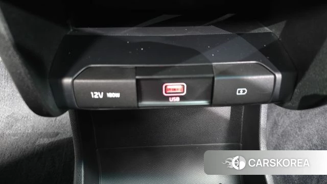 Kia Niro Plus 2023 Белый из Кореи, фото 4