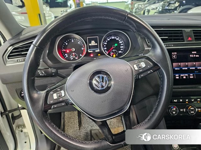 Volkswagen Tiguan second Generation 2019 Белый из Кореи, фото 4