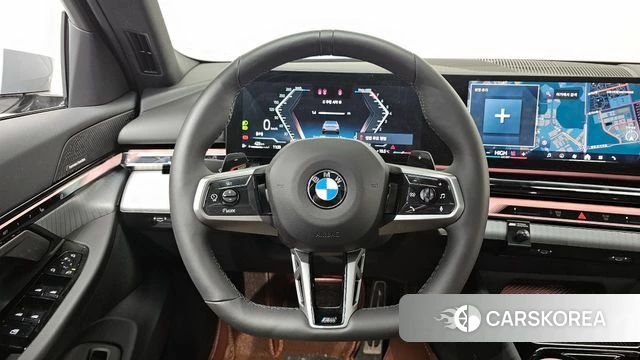 BMW 5 Series (G60) 2025 Серебристо-серый из Кореи, фото 4