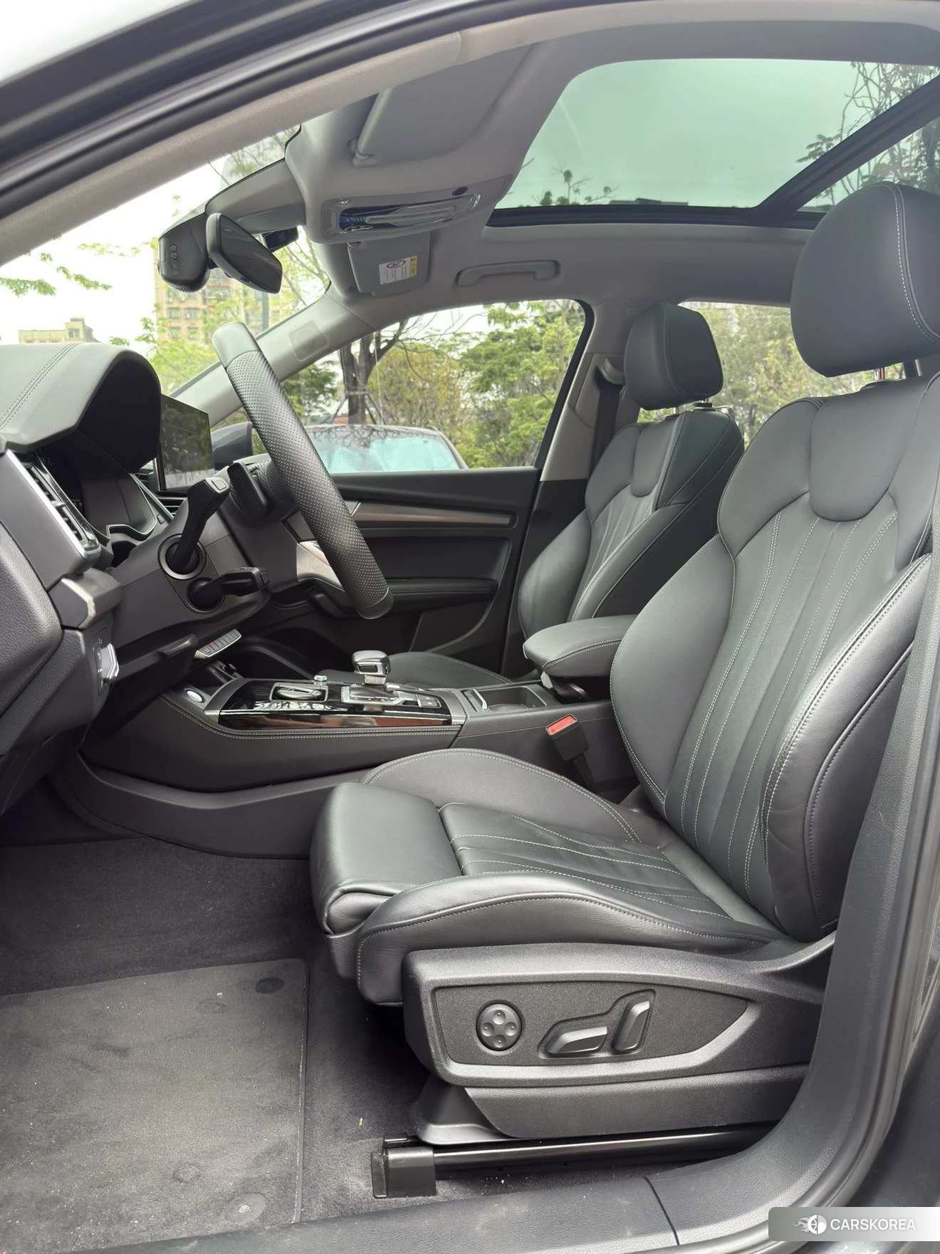 Audi Q5L 2021 Серебристо-серый из Китая, фото 4
