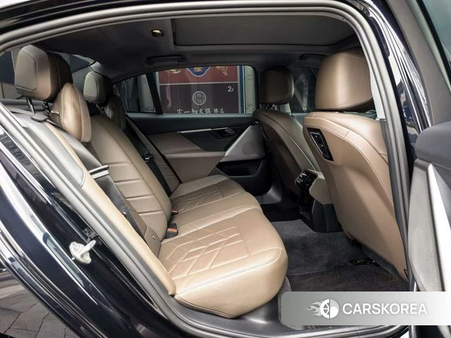BMW i5 2024 Черный из Китая, фото 4