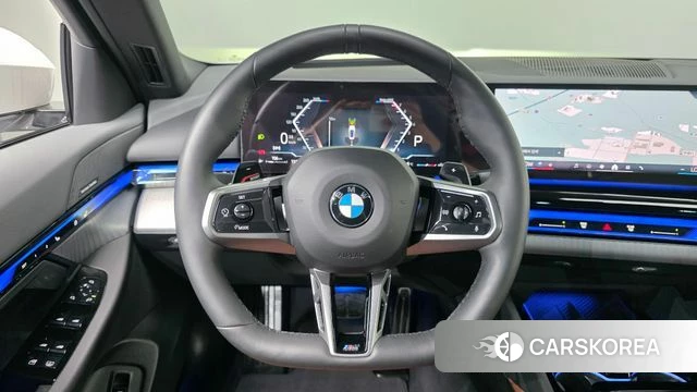 BMW 5 Series (G60) 2025 Белый из Кореи, фото 4