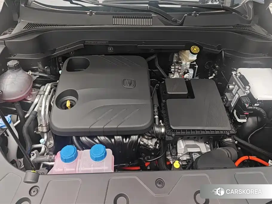 Chang'an Changan UNI-Z New Energy 2026 Silver/gray из Китая, фото 4