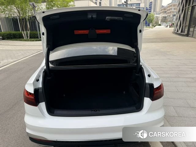 Audi A4L 2021 Белый из Китая, фото 4