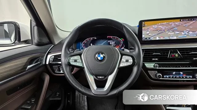 BMW 5 Series (G30) 2023 Белый из Кореи, фото 4