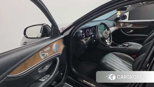 Mercedes-Benz E-Class W213 2018 Черный из Кореи, фото 4