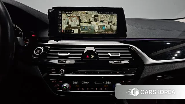 BMW 5 Series (G30) 2018 Цвет галактики из Кореи, фото 4