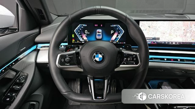 BMW 5 Series (G60) 2025 Серебристо-серый из Кореи, фото 4
