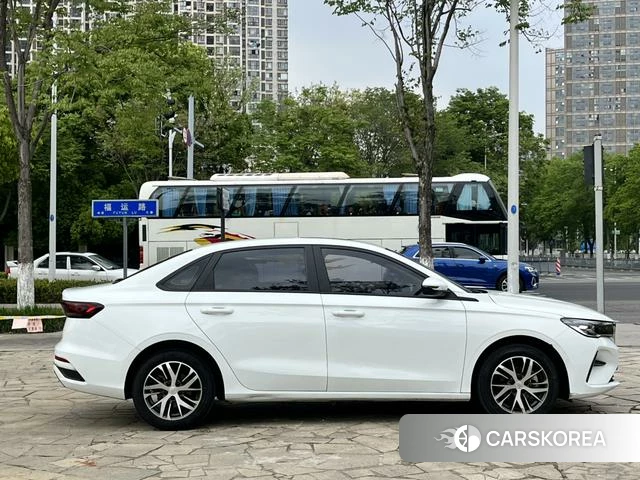 Geely Automobile Emgrand 2023 Белый из Китая, фото 4