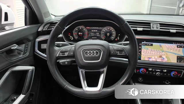Audi Q3 (F3) 2023 Белый из Кореи, фото 4