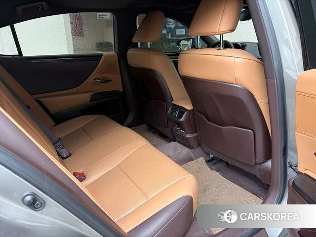 Lexus ES 2021 Серебристо-серый из Китая, фото 4