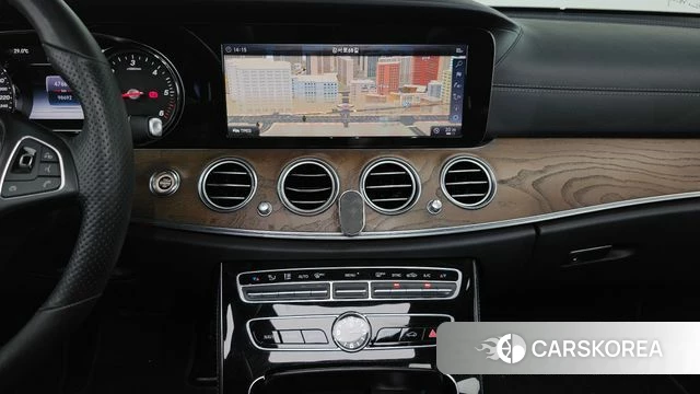 Mercedes-Benz E-Class W213 2018 Серый из Кореи, фото 4