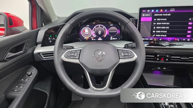 Volkswagen Golf 8th Generation 2025 Красный из Кореи, фото 4