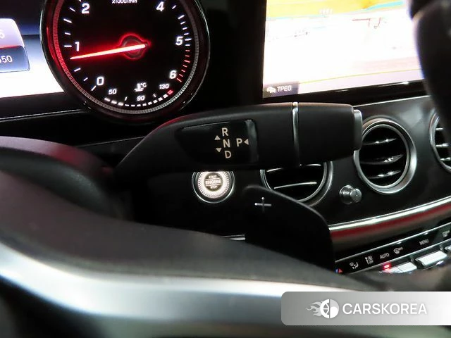 Mercedes-Benz E-Class W213 2018 Серый из Кореи, фото 4