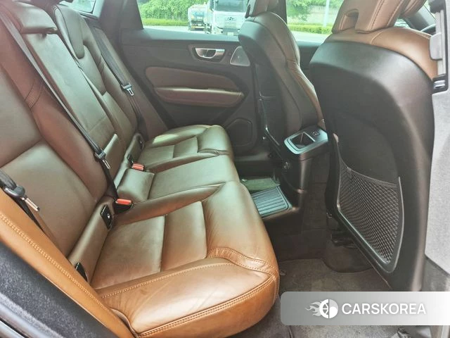 Volvo XC60 second Generation 2023 Коричневый из Кореи, фото 4