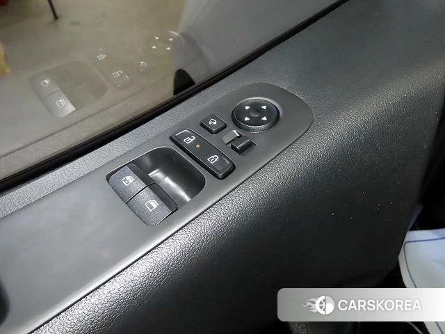Hyundai Staria 2025 Белый из Кореи, фото 4